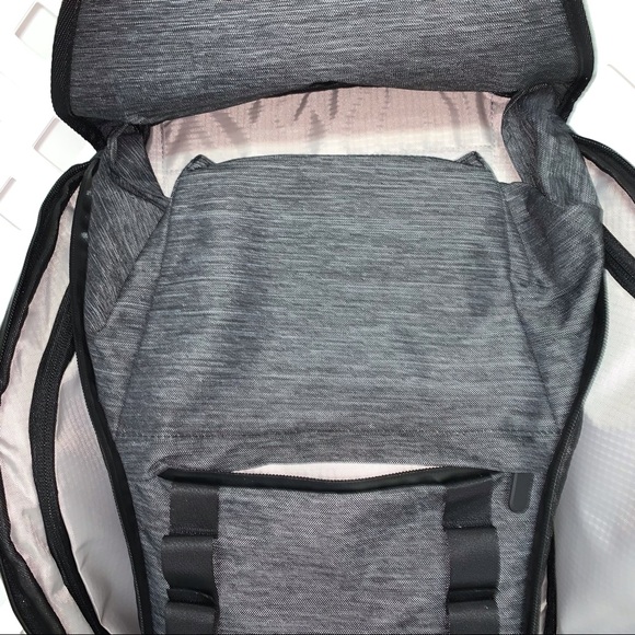 NWT Lotile Camera Backpack with Raincover - Picture 8 of 12